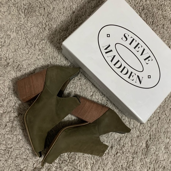 Steve Madden Block Heeled Tristy Bootie - Picture 1 of 5